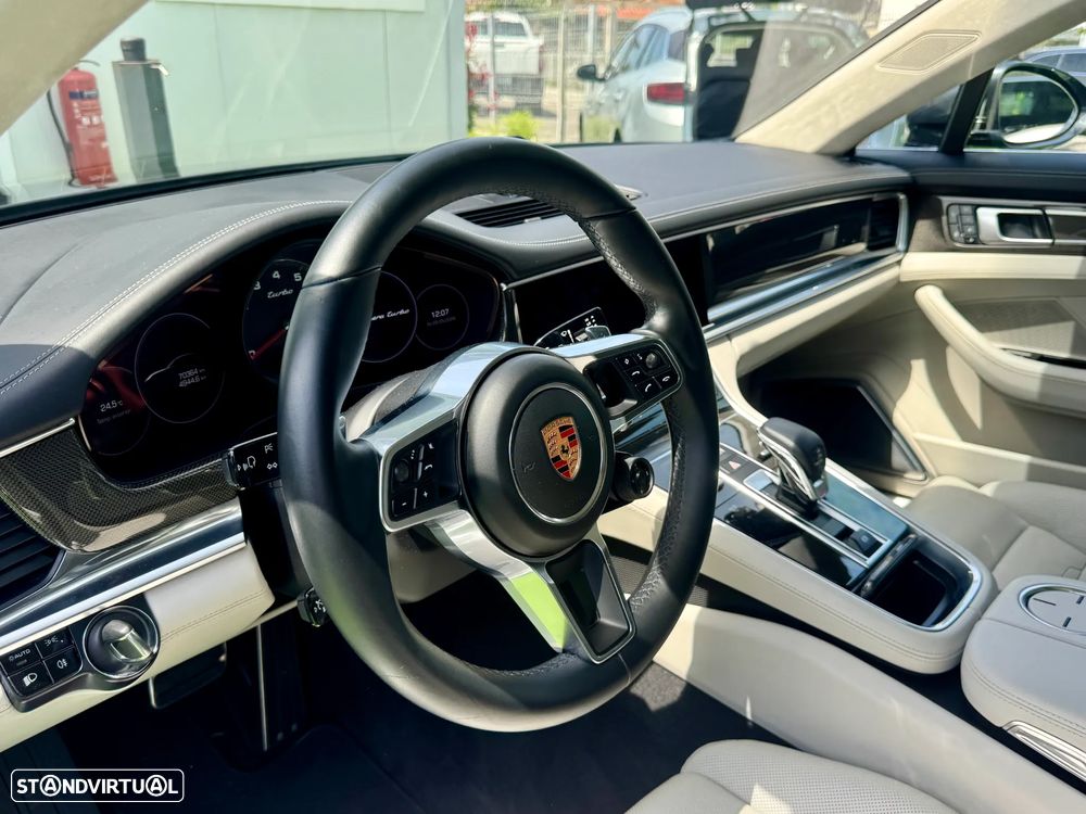 Porsche Panamera Turbo - 12