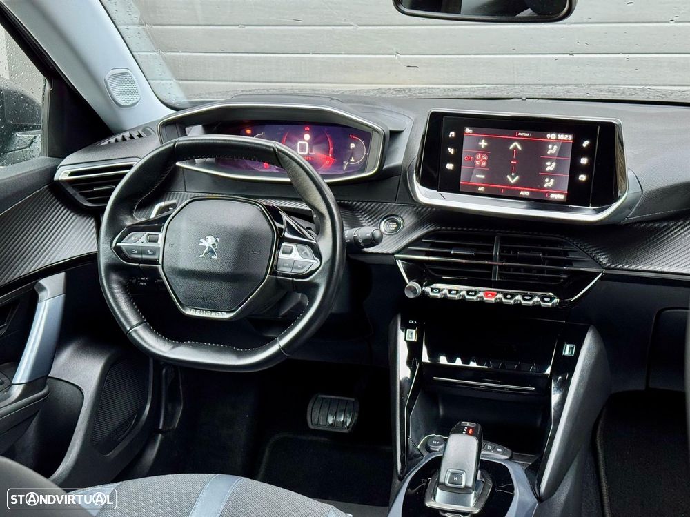 Peugeot 2008 1.2 PureTech Allure EAT8 - 36