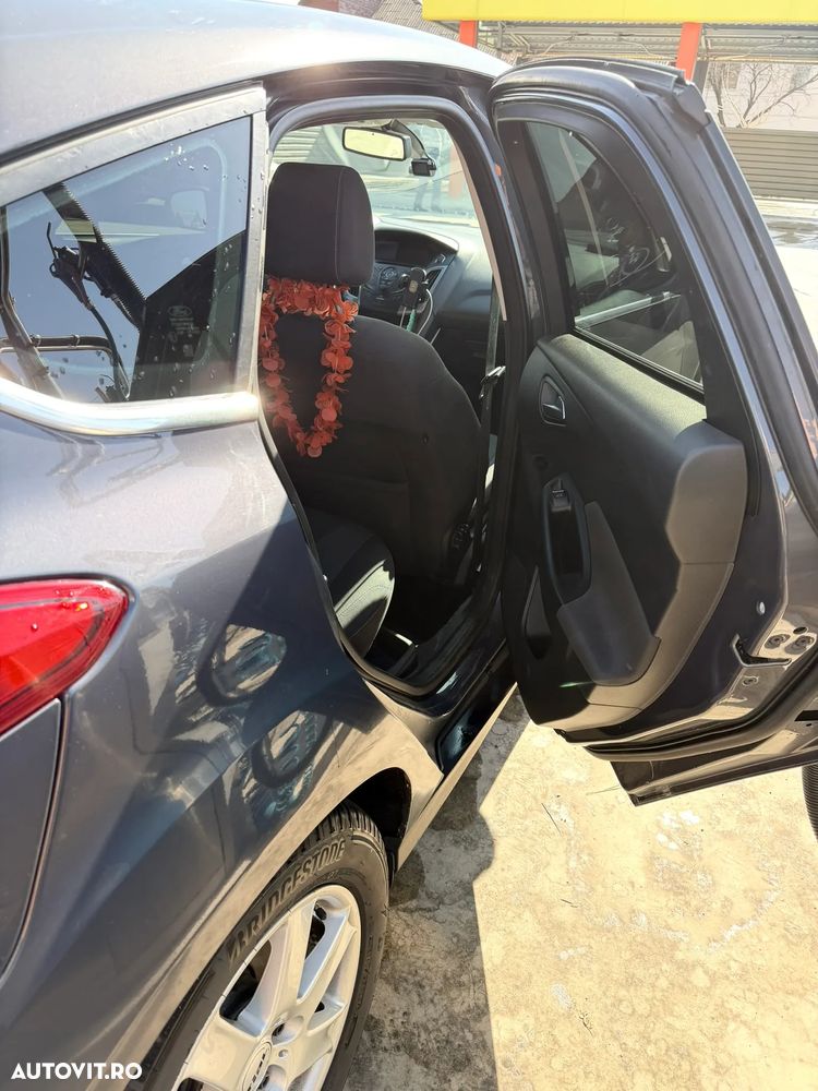 Ford Focus 1.6 TDCI DPF Start-Stopp-System Titanium - 6