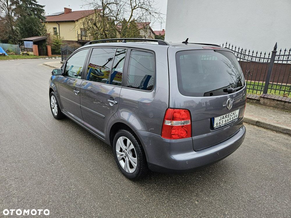 Volkswagen Touran - 6