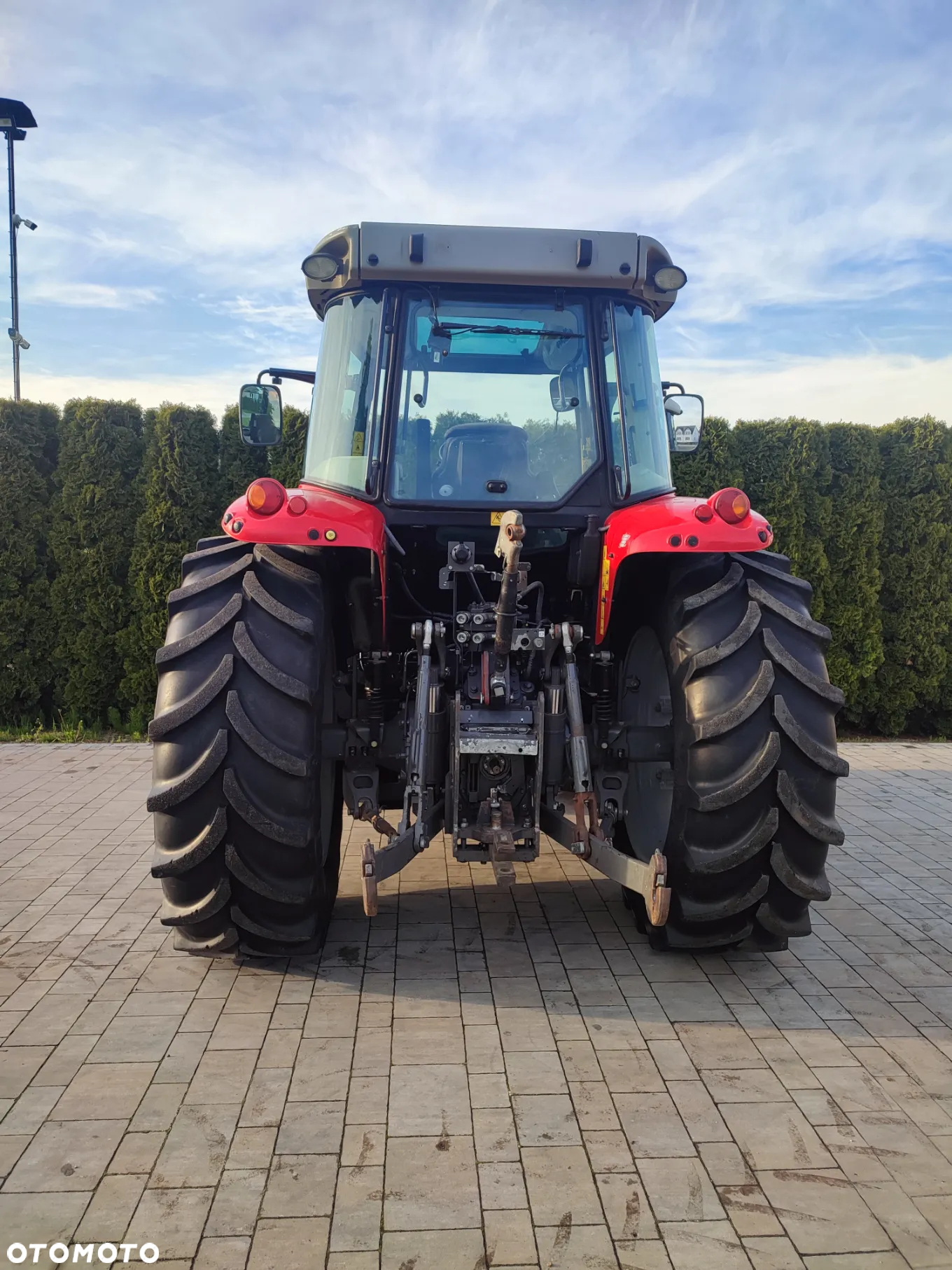 Massey Ferguson 5611 z ladowaczem - 8