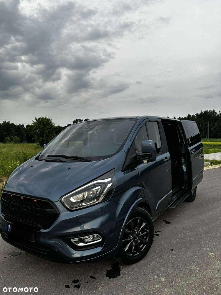 Ford Tourneo Custom - 32