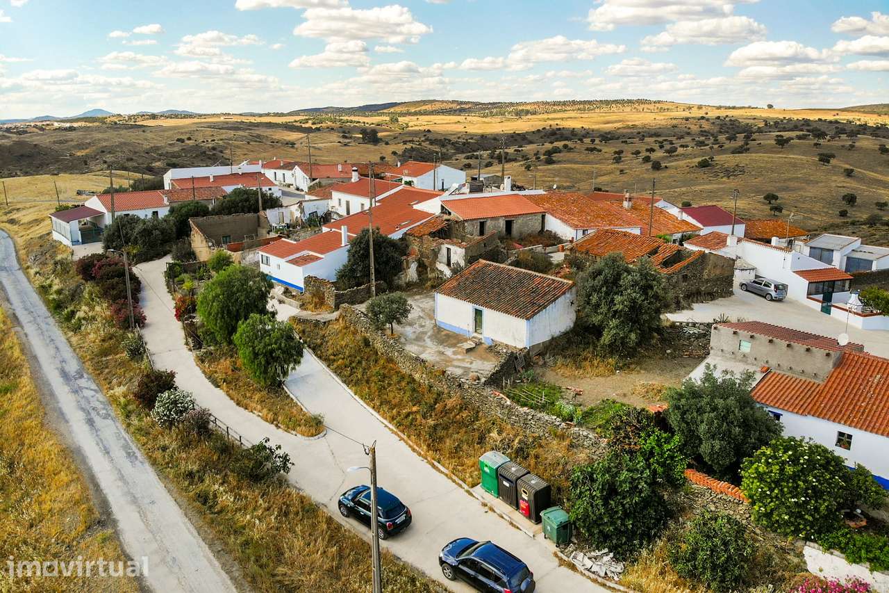 Monte com casas em Ruína  em Tamejoso – Excelente Oportunidade - Grande imagem: 2/11