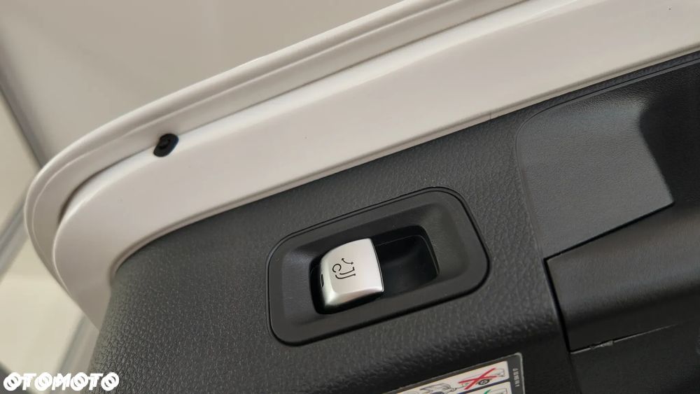 Mercedes-Benz Klasa C 200 7G-TRONIC - 38
