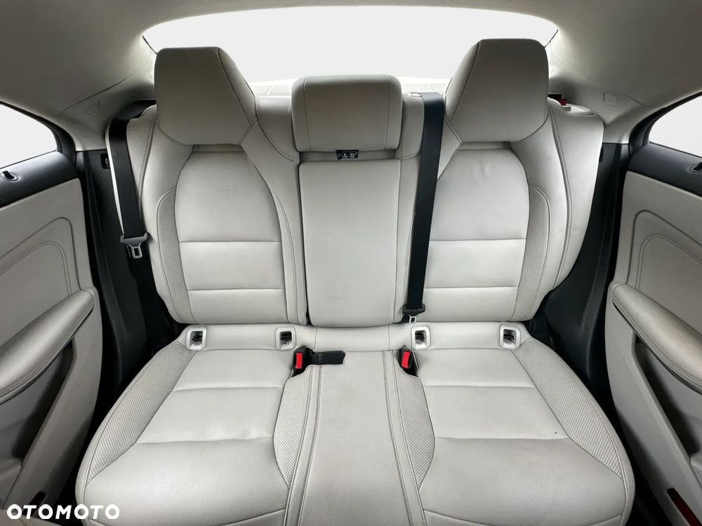 Mercedes-Benz CLA 220 d 7G-DCT AMG Line - 24