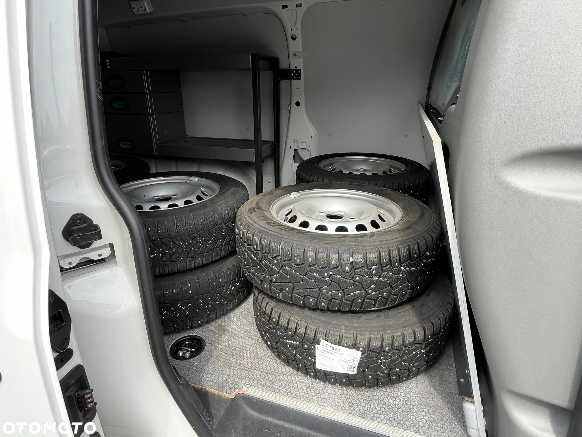 Volkswagen Caddy Maxi - 16