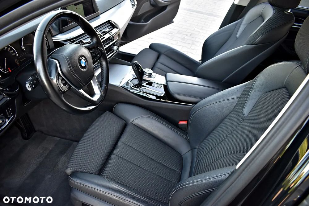 BMW Seria 5 520i - 36