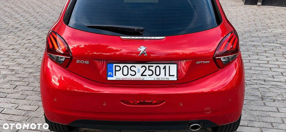 Peugeot 208 - 8