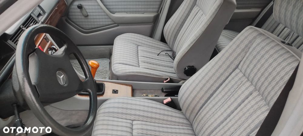 Mercedes-Benz W124 (1984-1993) - 21