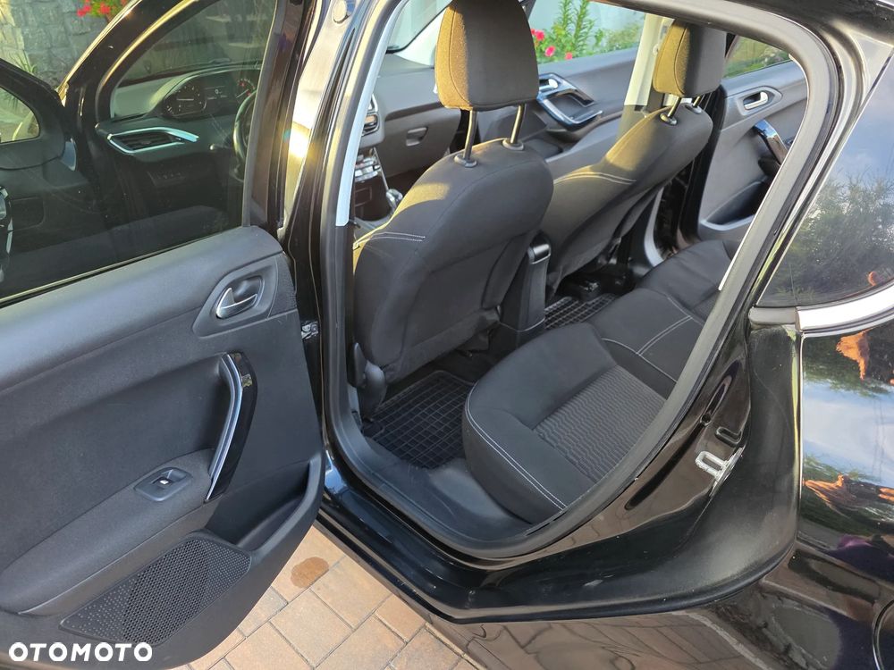 Peugeot 208 Blue-HDi 100 Stop&Start Allure - 10