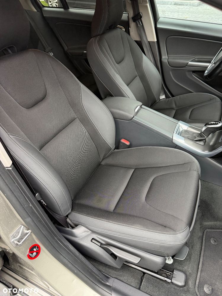 Volvo S60 D4 Drive-E Momentum - 31