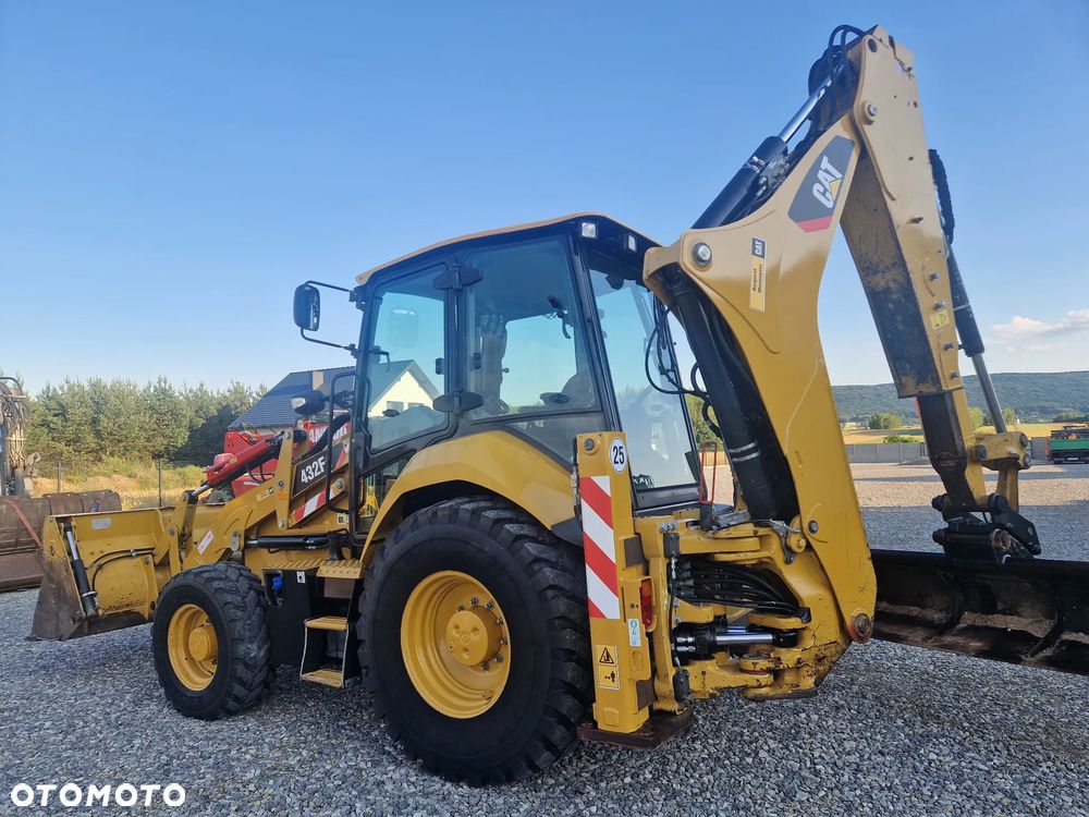 Caterpillar 432F2 - 18