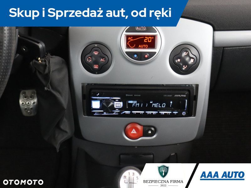 Renault Clio - 15