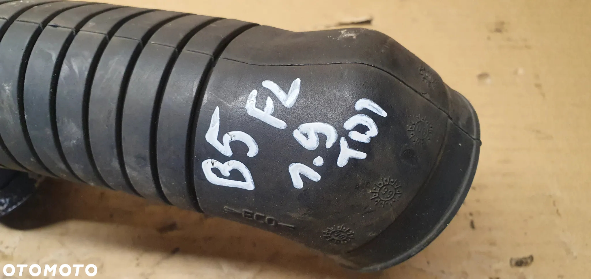 Rura dolot przewód powietrza VW Passat B5 FL 1.9 TDI 8D0129615J - 8