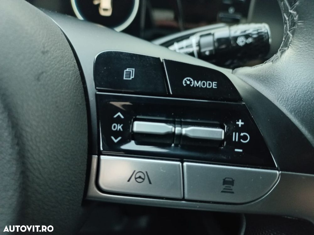 Hyundai Elantra 1.6 l 123 CP CVT Highway - 17