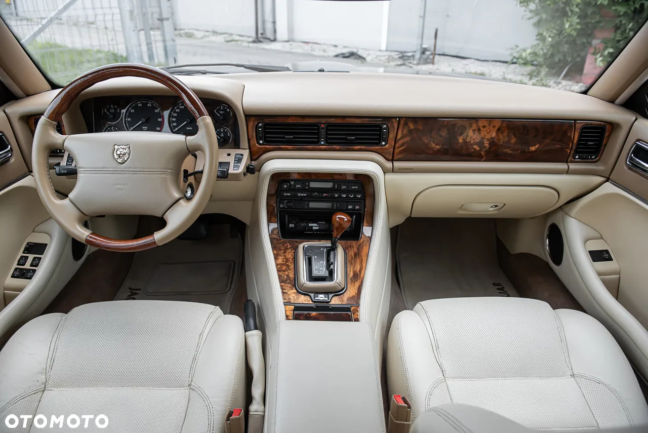 Jaguar XJ - 6