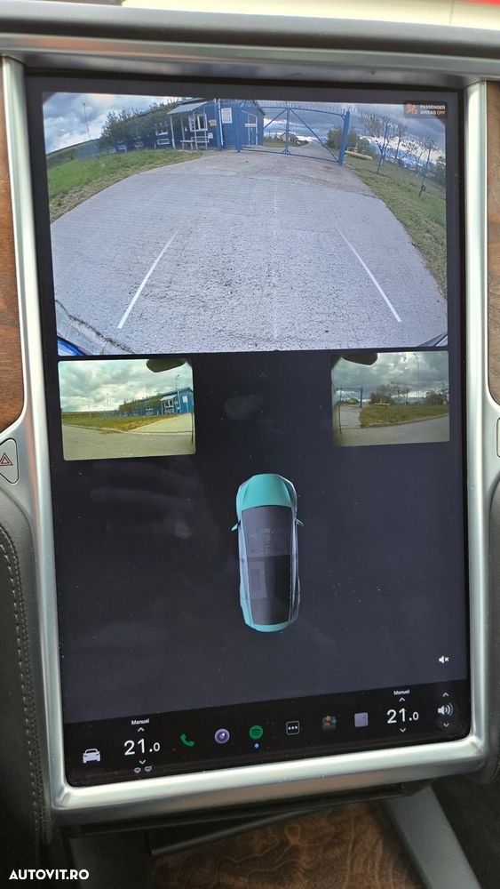 Tesla Model X - 16