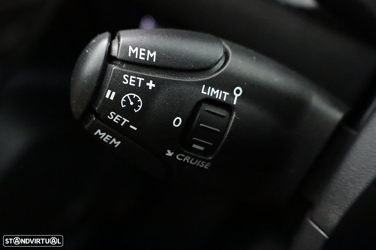 Peugeot 2008 1.2 PureTech Allure Pack - 17