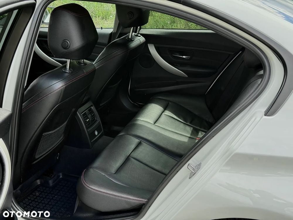 BMW Seria 3 318d - 14