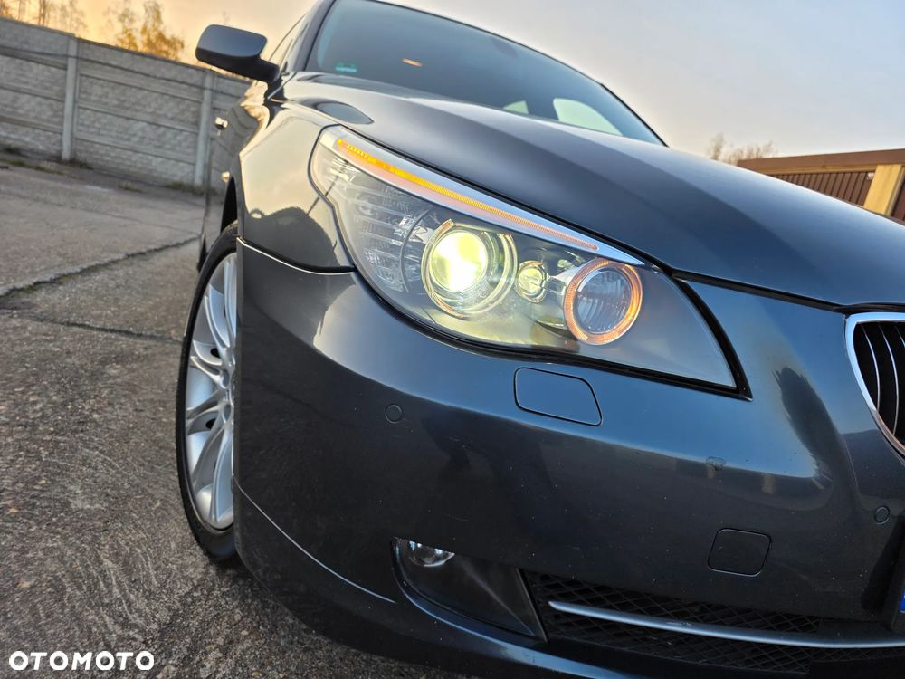 BMW Seria 5 525xi Edition Exclusive - 22