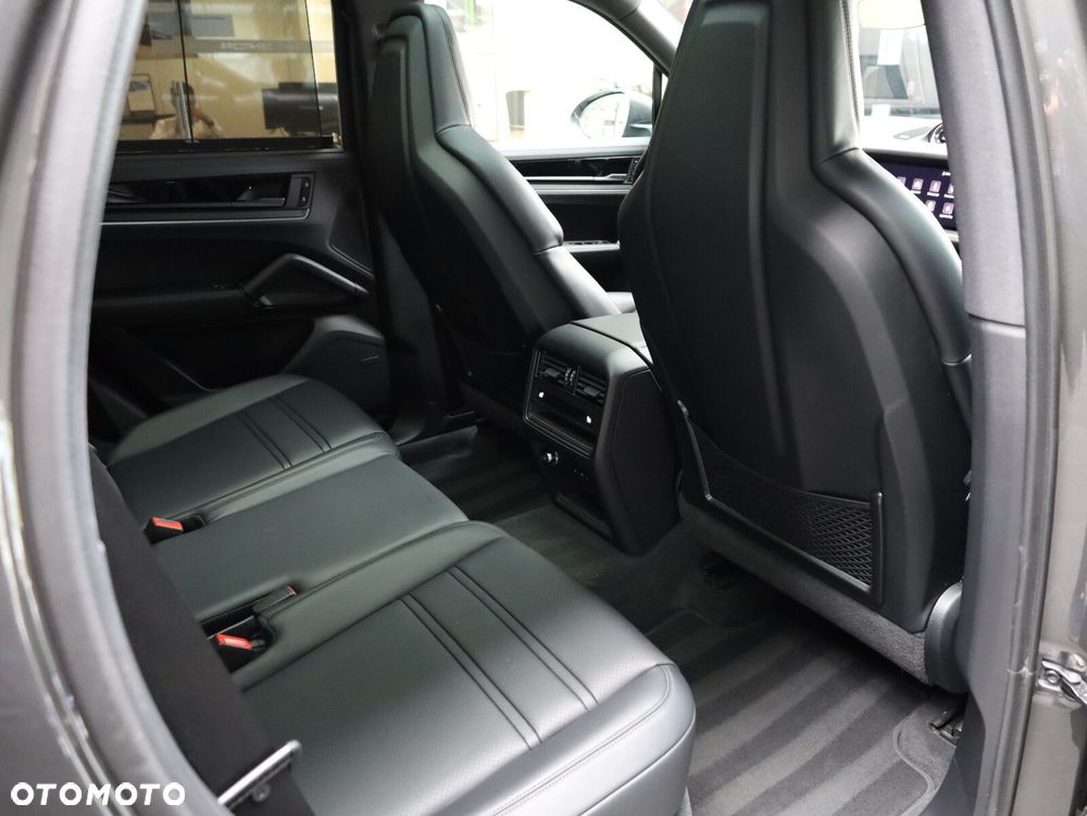 Porsche Cayenne - 26