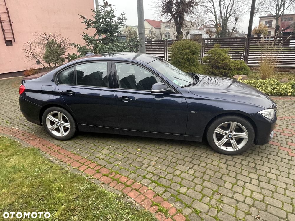 BMW Seria 3 328i Sport Line - 15