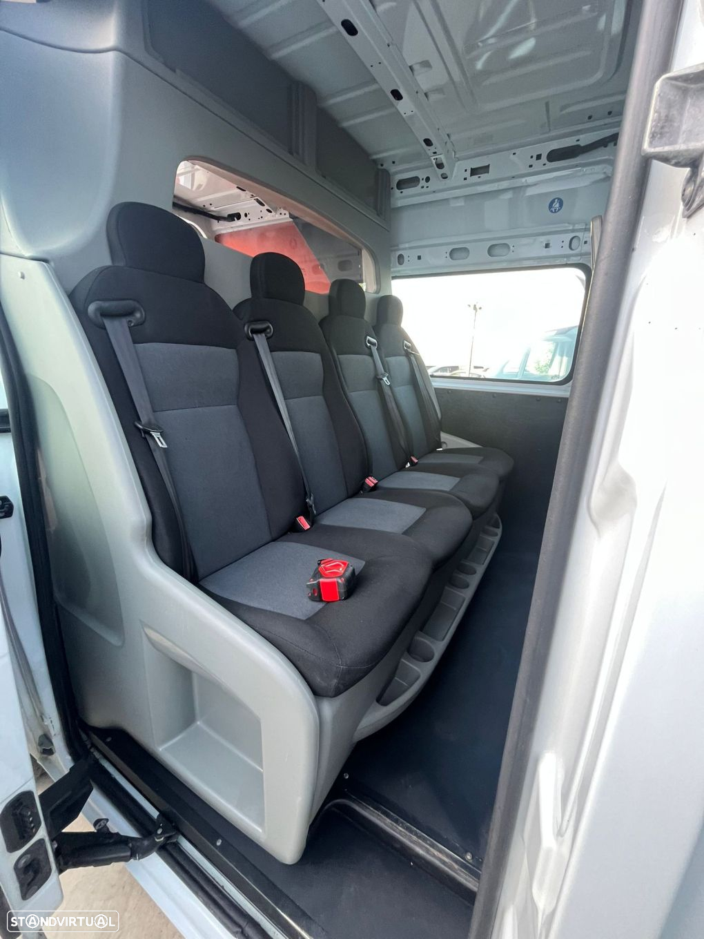 Renault Master 7 lugares C/ 31.000 KM - 10