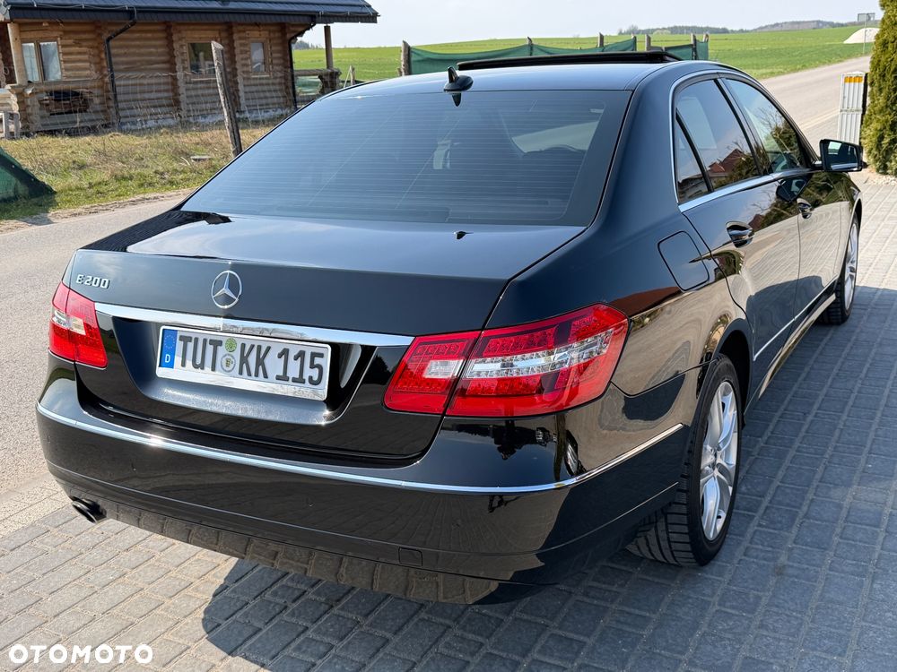 Mercedes-Benz Klasa E 200 CGI BlueEFFICIENCY 7G-TRONIC Elegance - 25