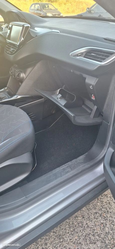 Peugeot 2008 1.2 PureTech Signature - 10