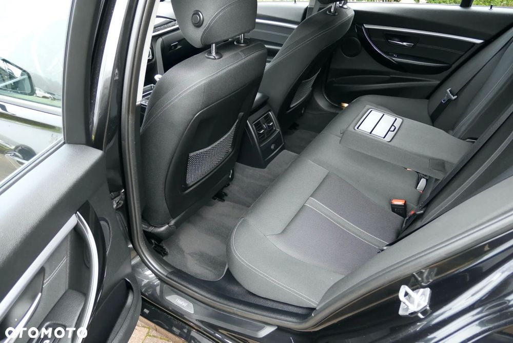 BMW Seria 3 318d Sport Line - 14