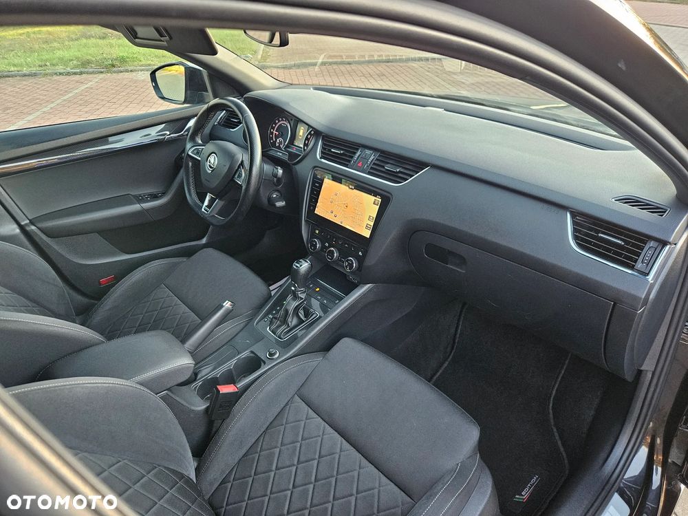 Skoda Octavia 2.0 TDI DSG RS - 9