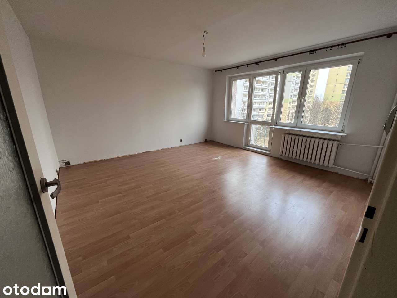 3 pokoje z dużym balkonem i windą. Świetna lokalizacja!