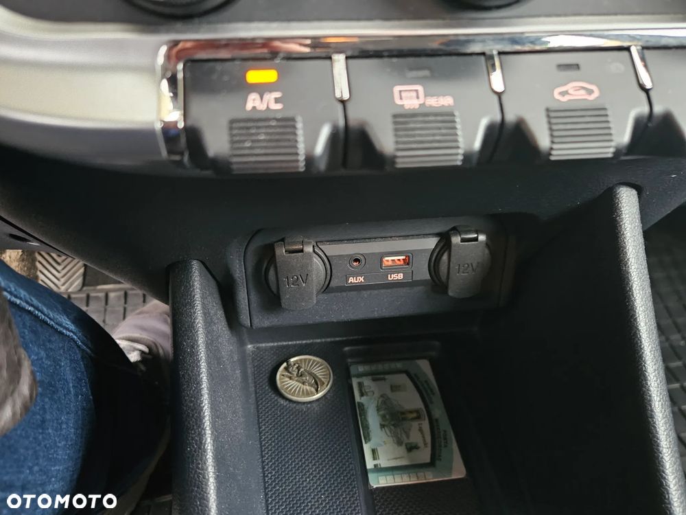 Kia Rio 1.4 L - 8