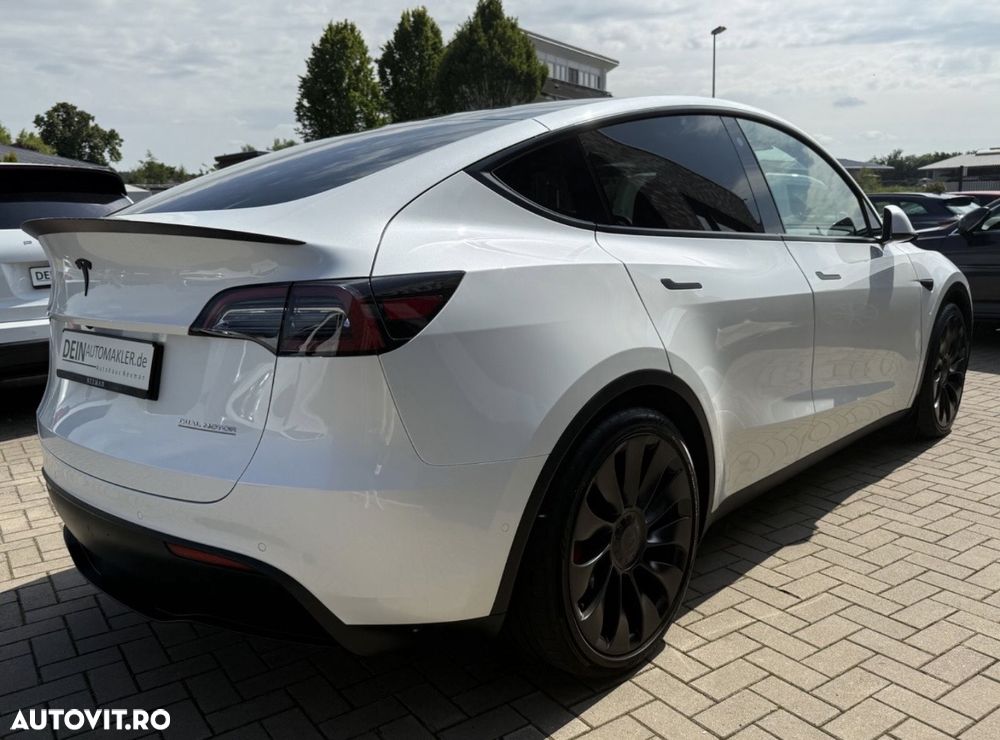 Tesla Model Y - 3
