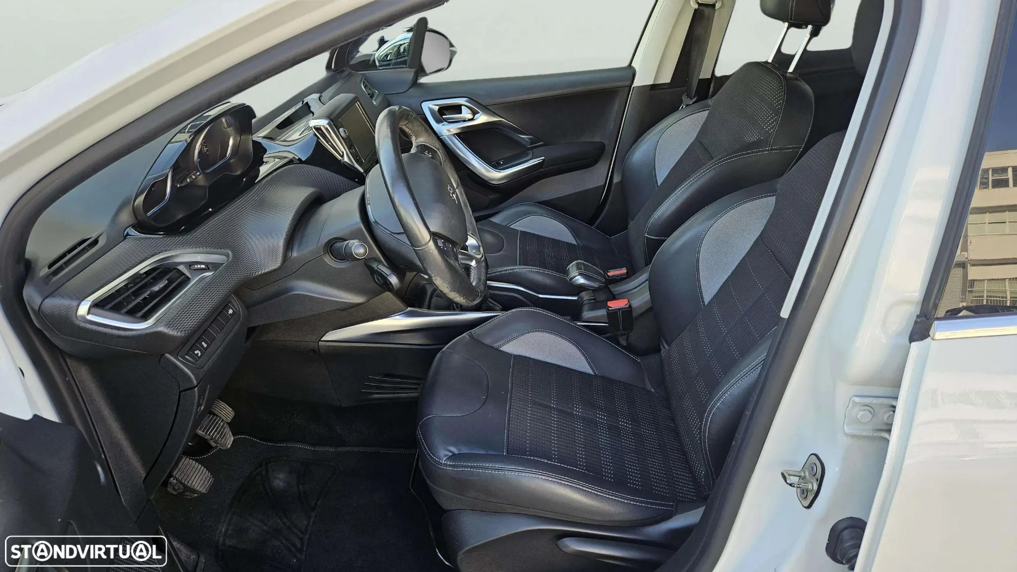 Peugeot 2008 1.2 PureTech Allure - 10