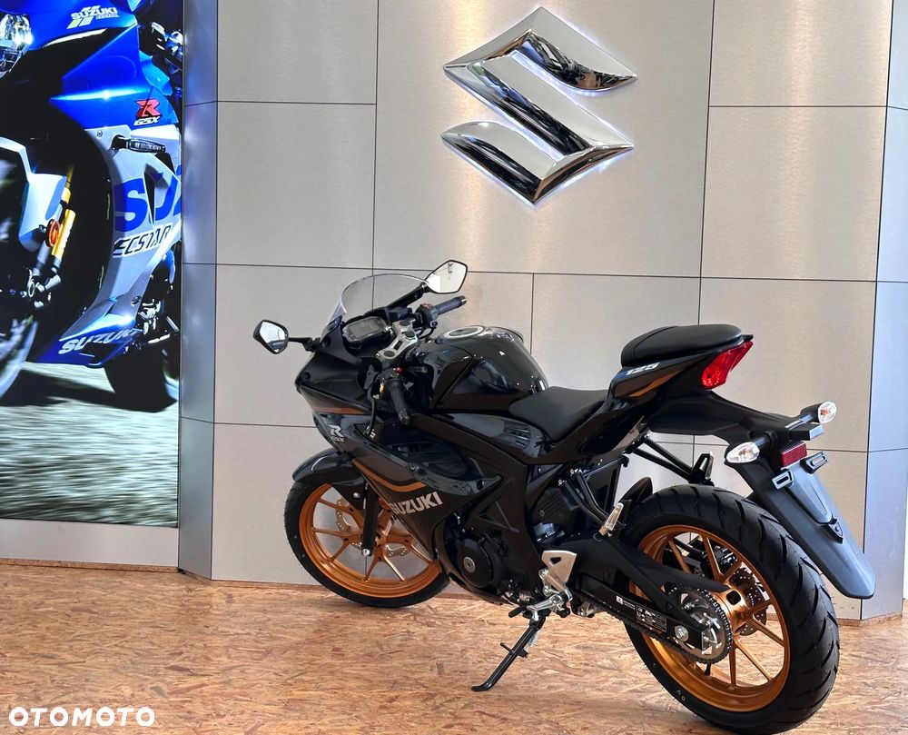 Suzuki GSX-R - 6