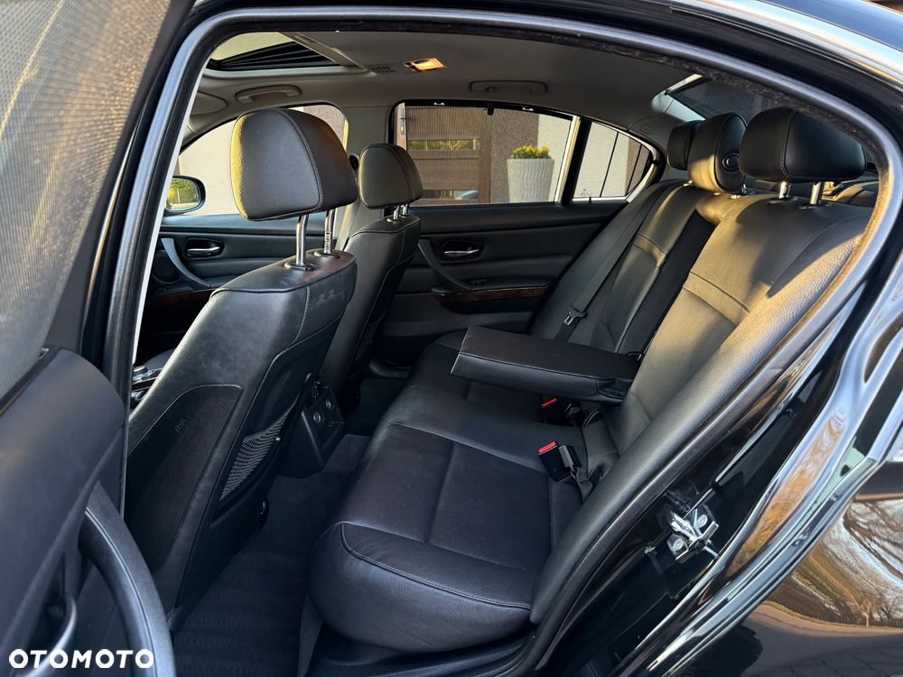 BMW Seria 3 320d xDrive DPF - 22