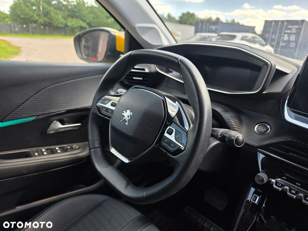 Peugeot 208 PureTech 100 EAT8 Allure - 17