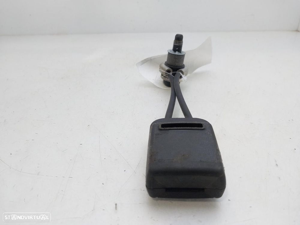 ENGATE DO CINTO DIANTEIRO DIREITO OPEL CORSA - 1