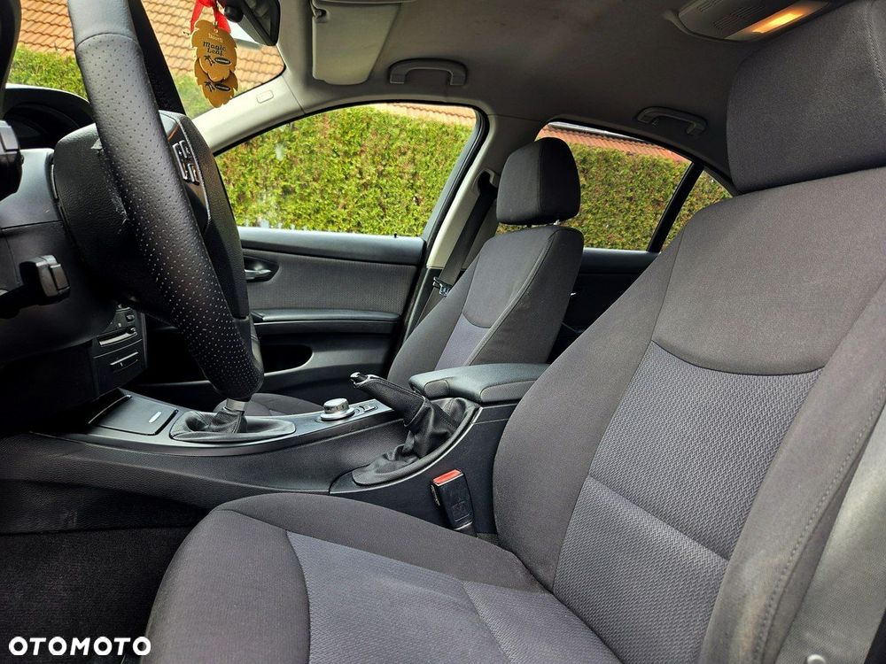 BMW Seria 3 318d - 10