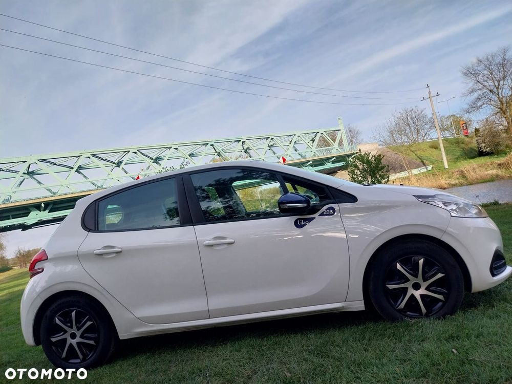 Peugeot 208 - 10