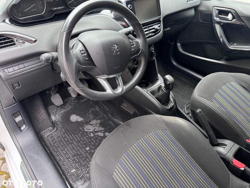 Peugeot 208 PureTech 82 Urban Move - 11