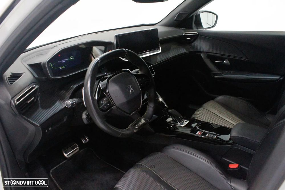 Peugeot 2008 1.2 PureTech GT Line EAT8 - 33