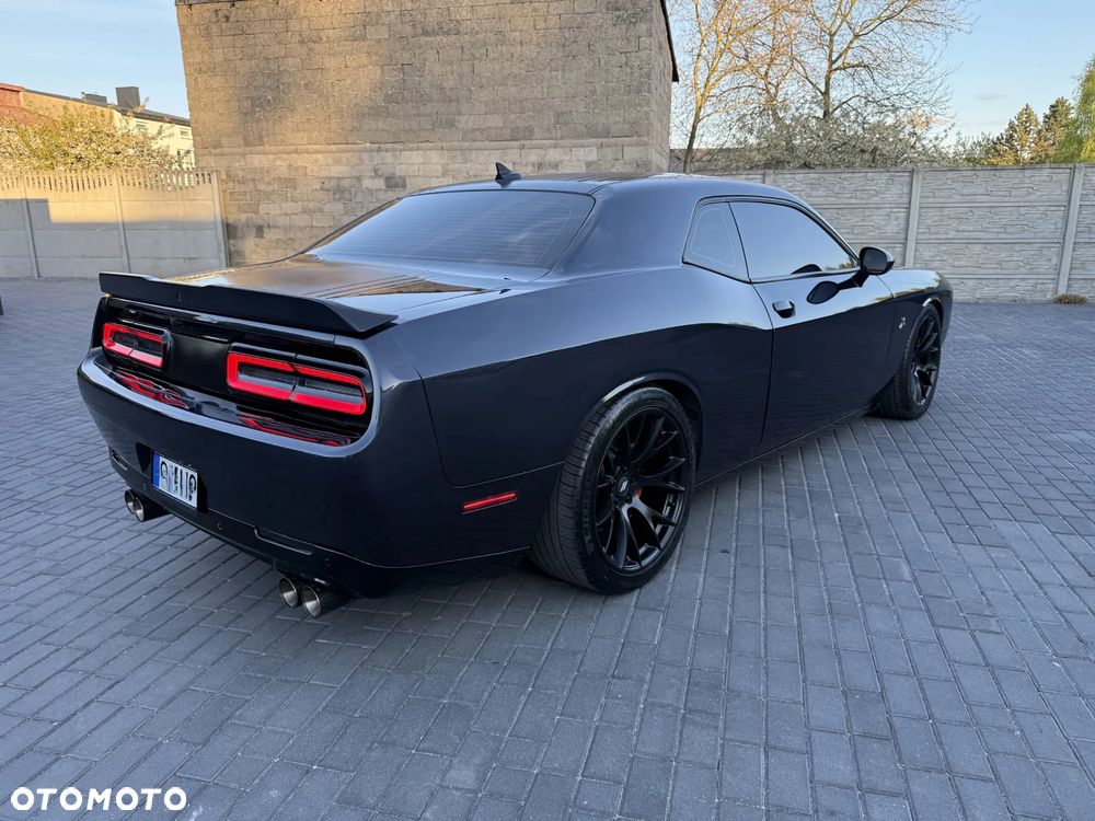 Dodge Challenger - 2