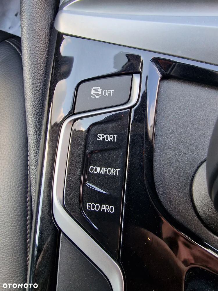 BMW Seria 5 518d - 29