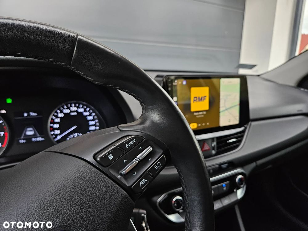 Hyundai i30 1.5 DPI Classic + - 15