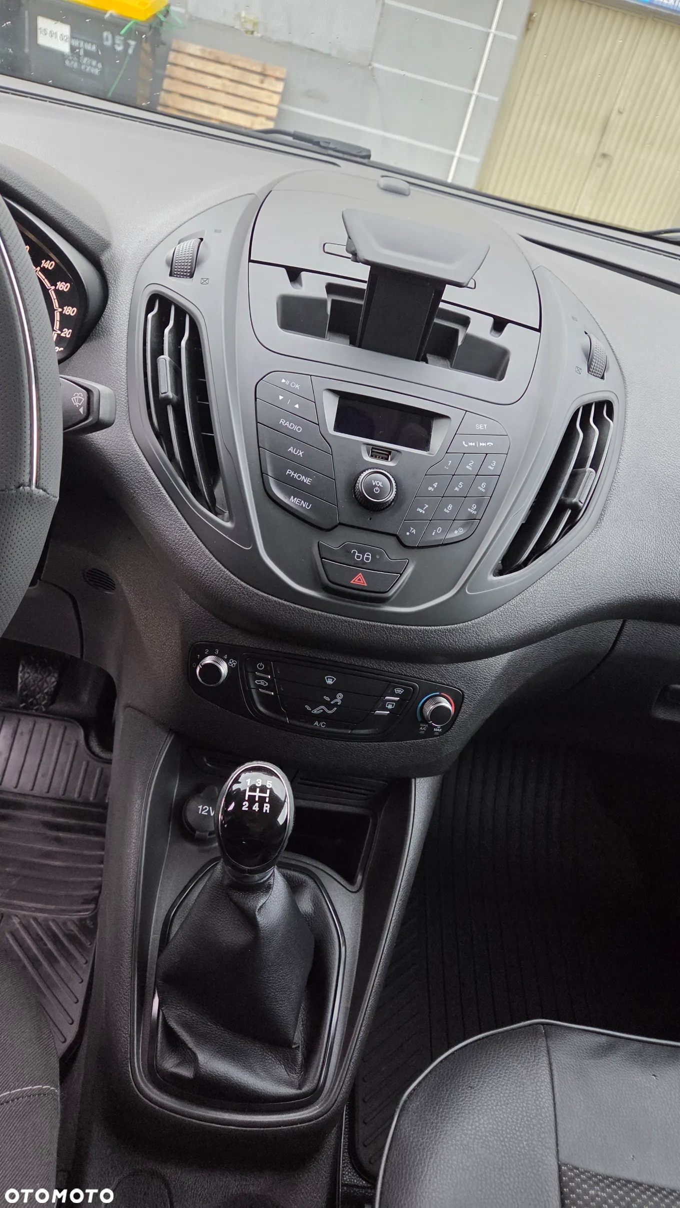 Ford Transit Courier - 17