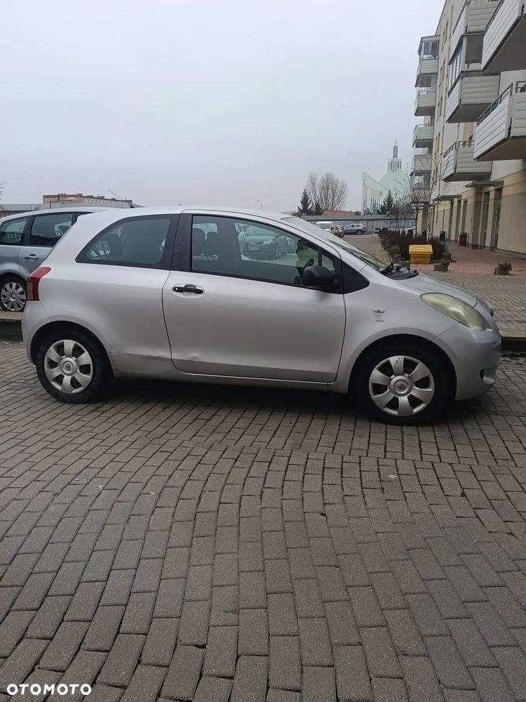 Toyota Yaris 1.3 Sol - 2