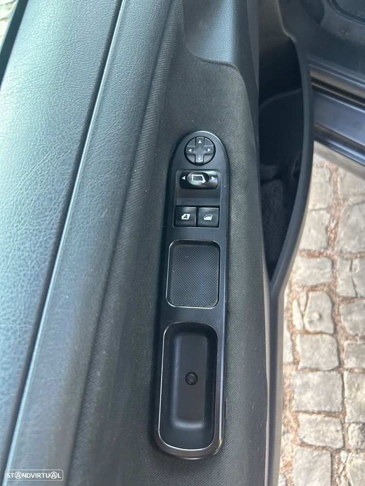 Peugeot 207 - 23
