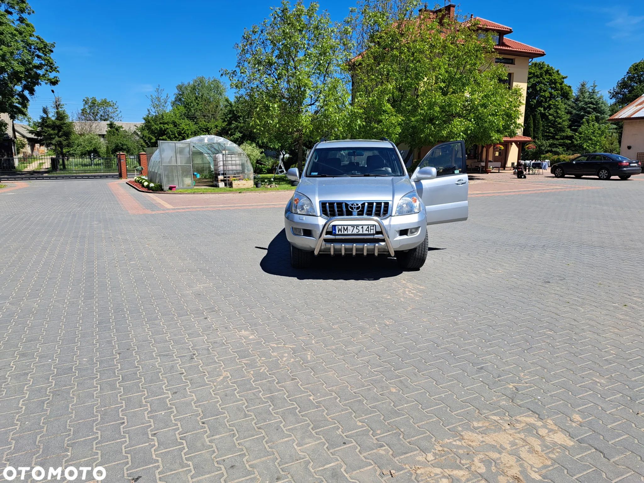 Toyota Land Cruiser - 1